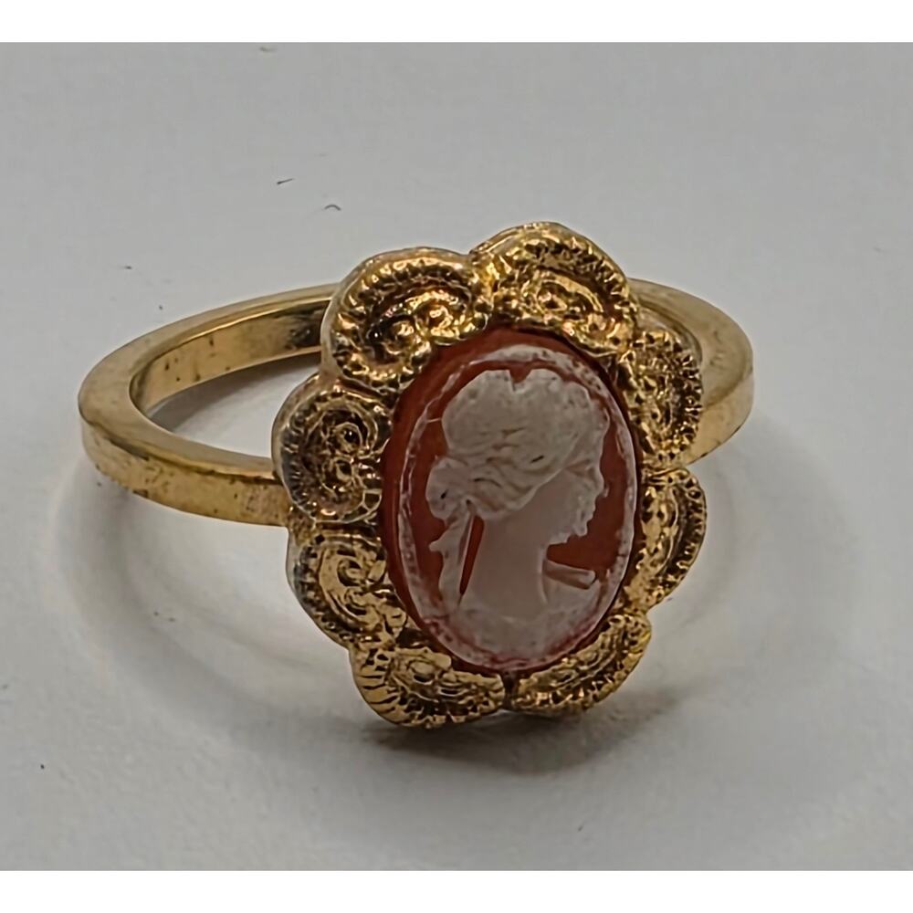 Vintage Avon Cameo Pinky Ring Gold Tone Petite Child Size Oval